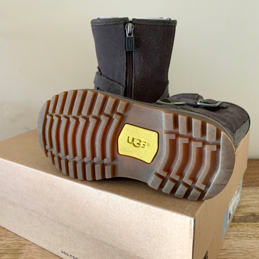 Girl Ugg - Picture 2 of 3